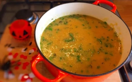 pan of pumpkin soup